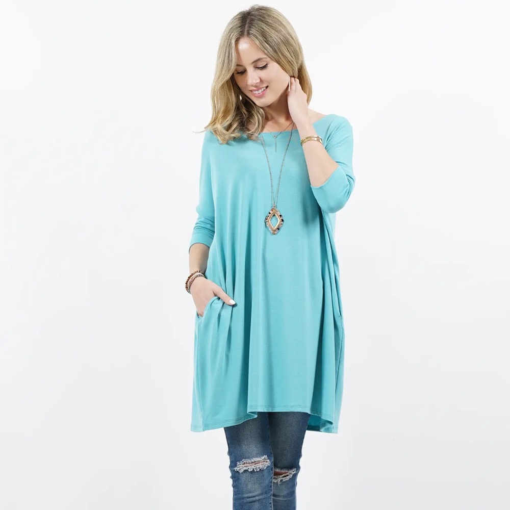 Two-pocket oversize tunic dress.